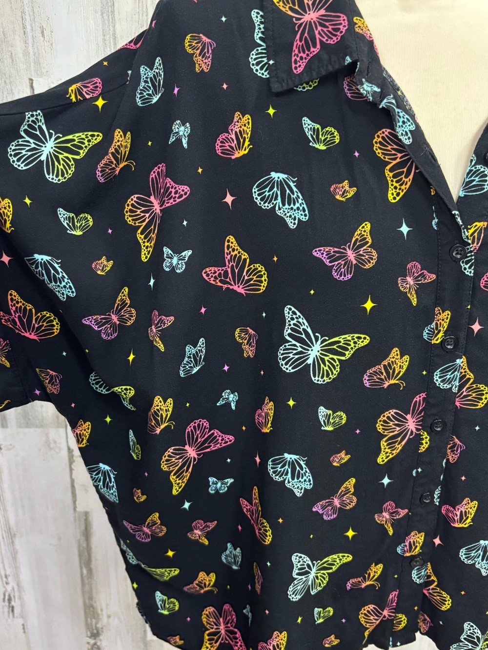 Hot Topic Rainbow Butterfly Print Black Plus Size Top - Picture 9 of 11